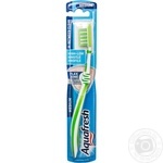 Зубная щетка Aquafresh In Between Clean средней жесткости
