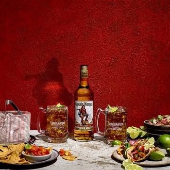 Напиток алкогольный Captain Morgan Spiced Gold на основе Карибского рома 35% 0,7л - купить, цены на Метро - фото 4