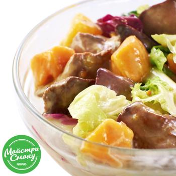 Салат с манго и куриной печенью