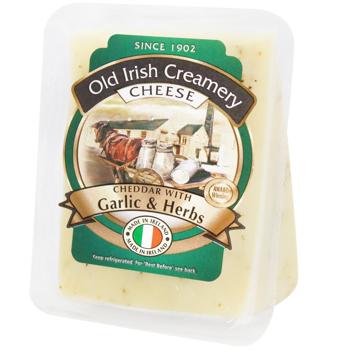 Сыр Old Irish Creamery Чеддер с травами и чесноком 50% 150г