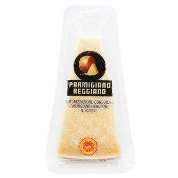 Сир Latteria Sociale Mantova Parmigiano Reggiano 12-14 місяців 32% 200г - купити, ціни на Cупермаркет "Харків" - фото 1