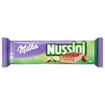 Батончик Milka Nussini з фундуком і какао посипаний дробленим фундуком в молочному шоколаді 31г