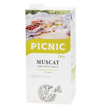 Напиток винный Picnic Мускат белое полусладкое 9-10% 1л