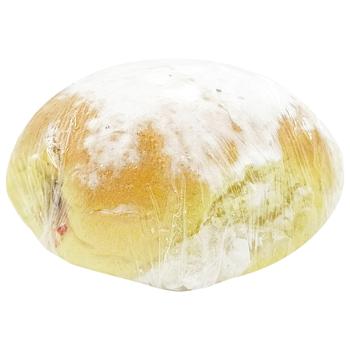 Пампушка сдобная с клюквенно-мятной начинкой 50г - купить, цены на КОСМОС - фото 1