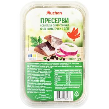 Оселедець Auchan філе-шматочки в олії 500г - купити, ціни на Auchan - фото 1