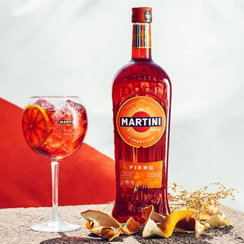 Набор: вермут Martini Fiero Красный апельсин 14,9% 0,75л + тоник Schweppes 1л - купить, цены на METRO - фото 2