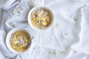 Smoothie Bowl with Mango