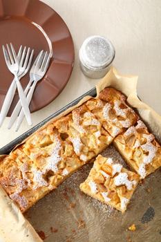 Шарлотка з горіхами і корицею - Image