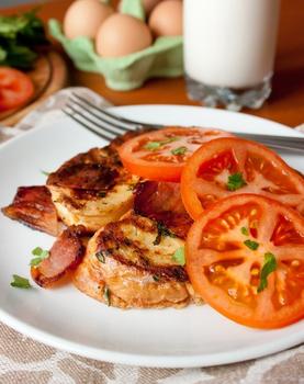 Несладкие гренки с беконом и помидорами - Image