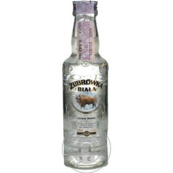 Водка Zubrowka Biala 40% 0,2л купить, цены на МегаМаркет - фото 1
